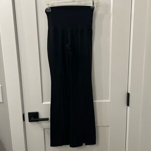 Aritzia yoga pants